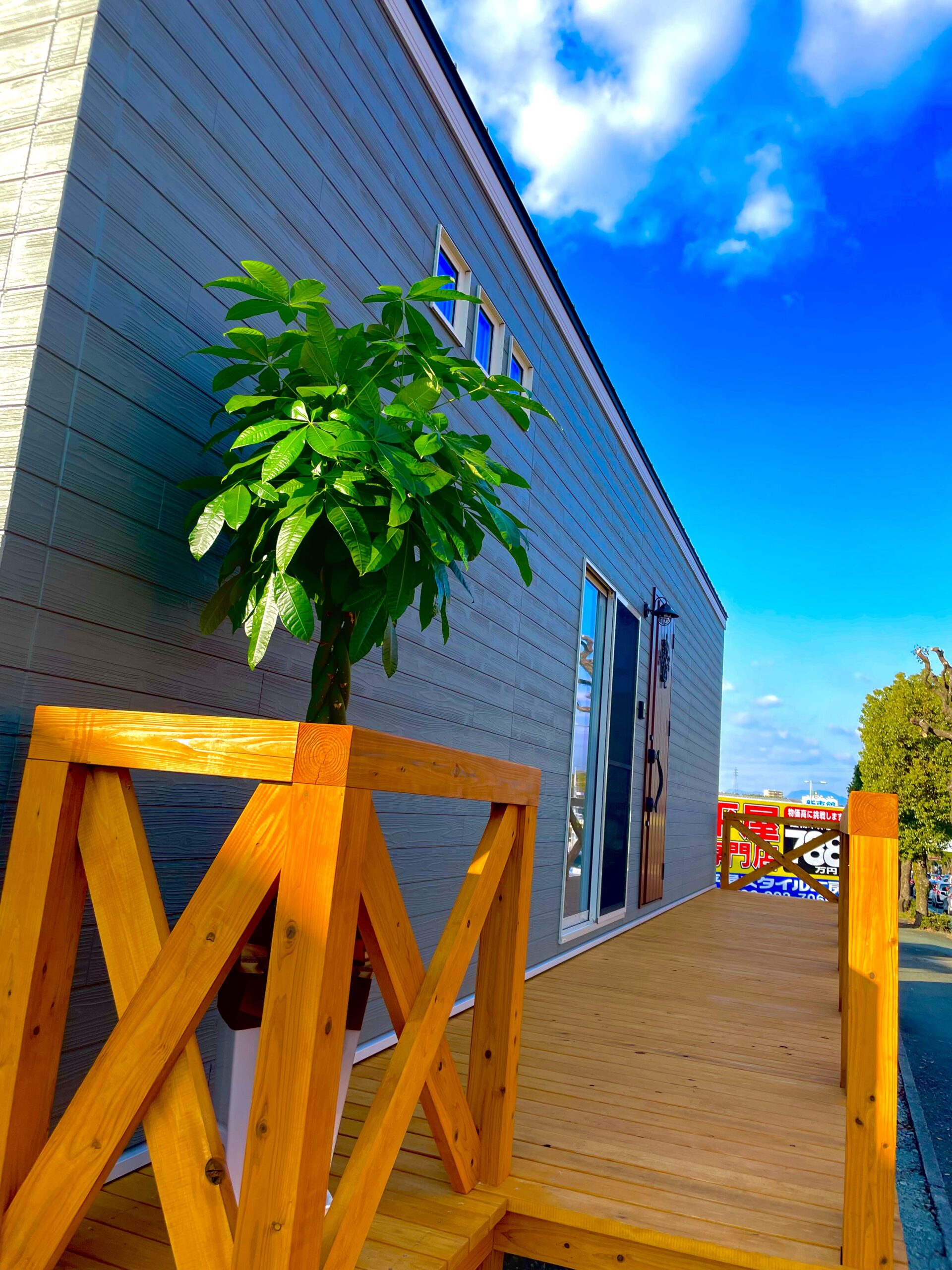 ウッドデッキも完成しました 「トレーラーハウス」 | トレーラーハウス