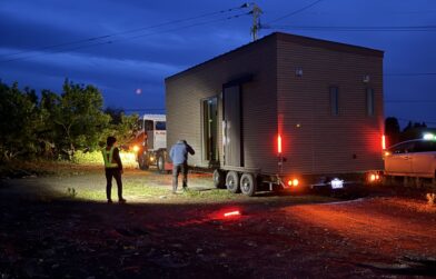 住居用トレーラーハウスを輸送～設置しました。