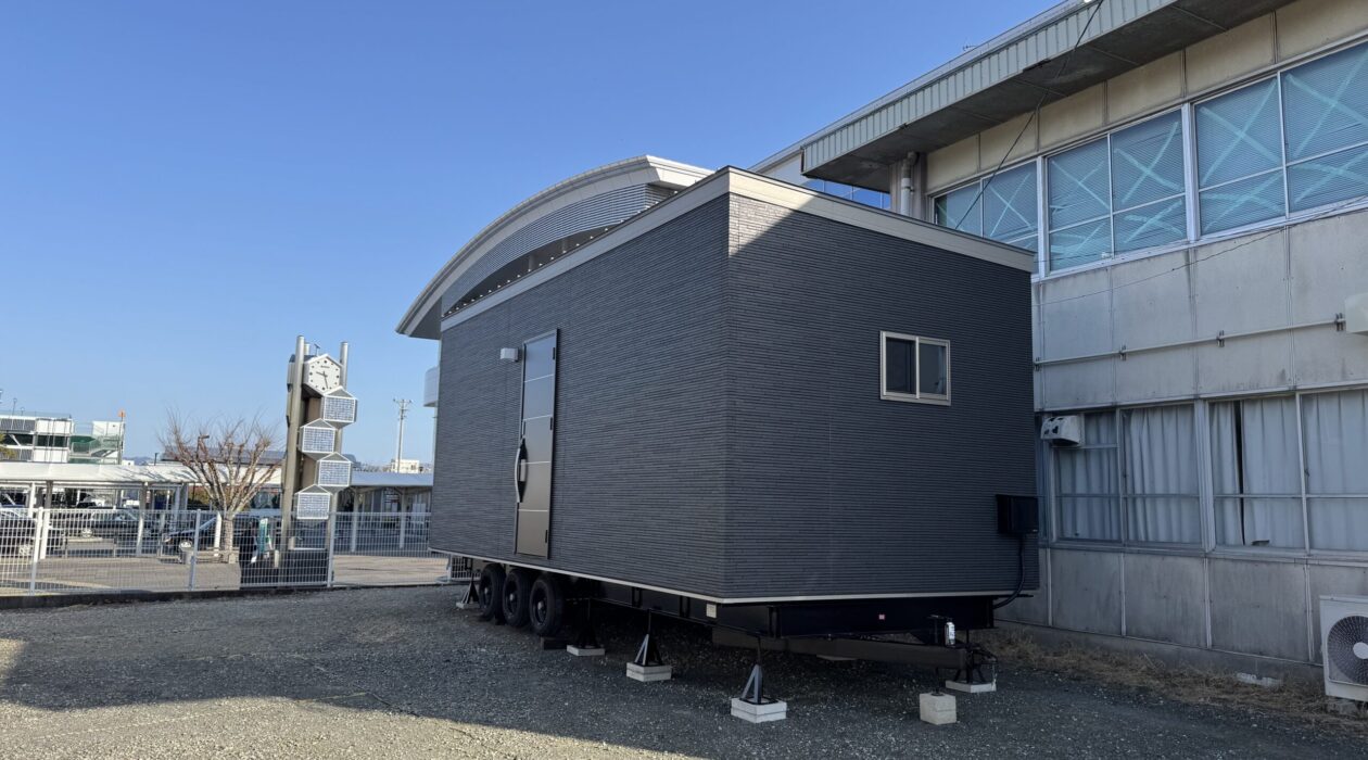 2BA68C3C-3D80-460E-9486-941C7DC5F65E